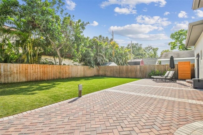 Building Photo - 3120 S Julia Cir
