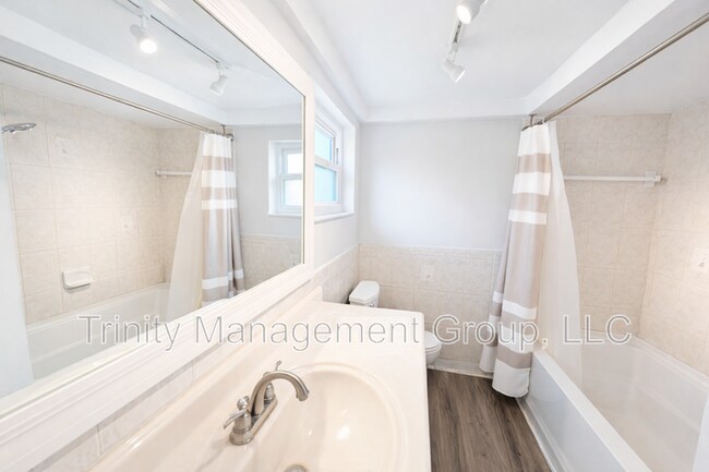 Building Photo - 8605 Wagon Wheel Ln