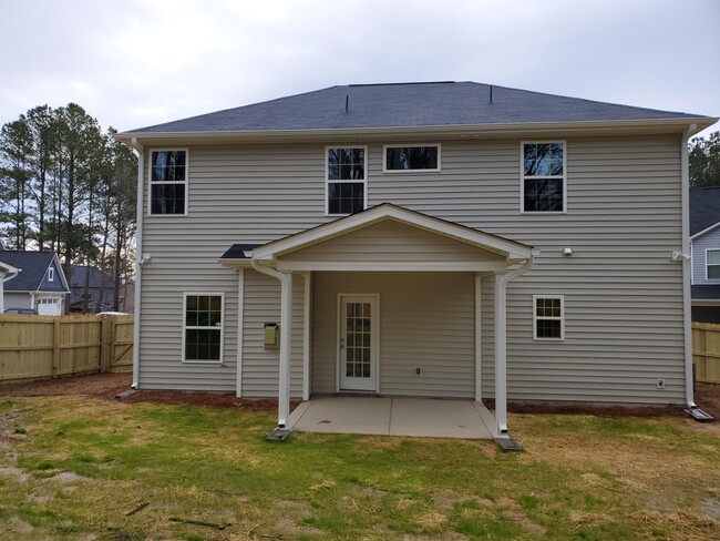 Building Photo - 560 Hampstead Pl