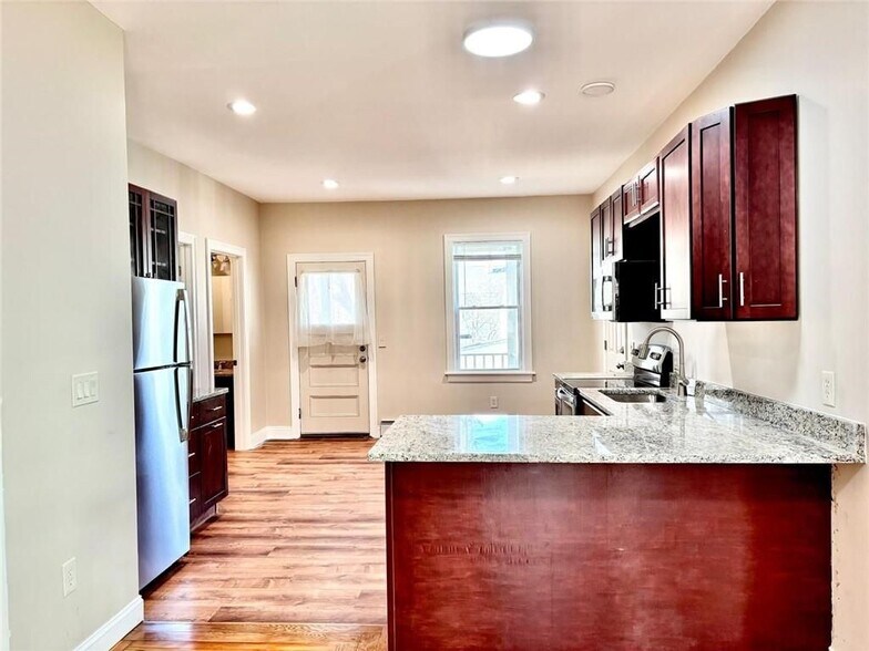 Building Photo - 41 Hudson St