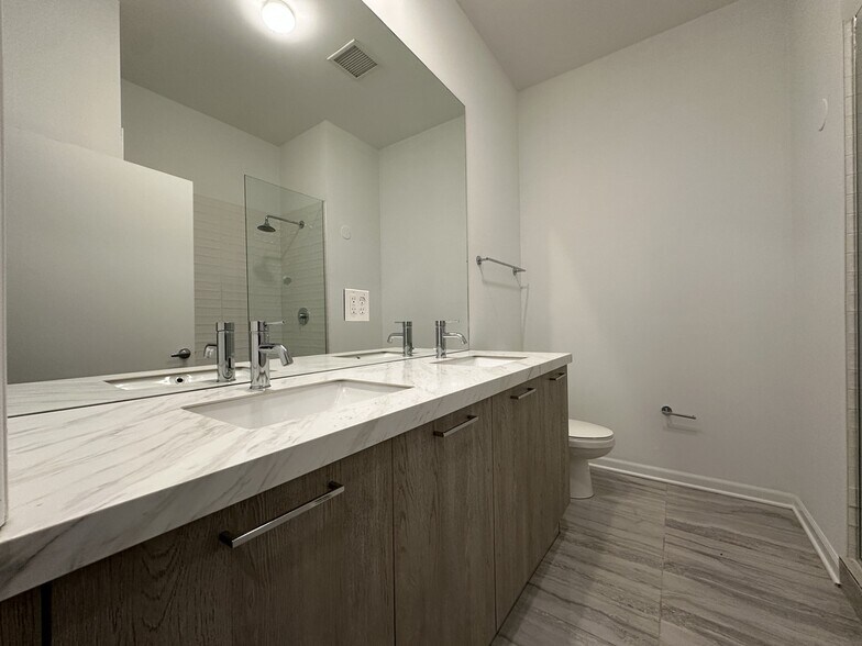 Building Photo - 2550 S Wabash Ave