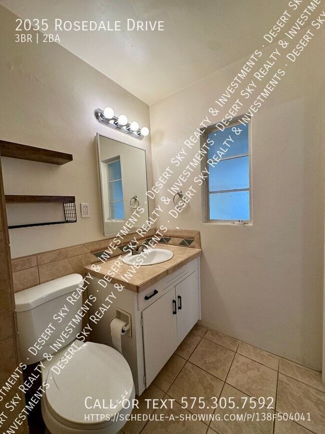 Building Photo - 2035 Rosedale Dr