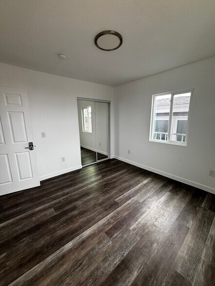 Building Photo - 1674 W 36th Pl