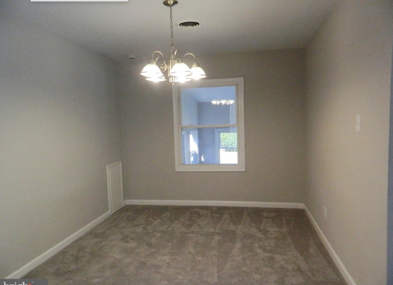 Building Photo - 719 E Division St