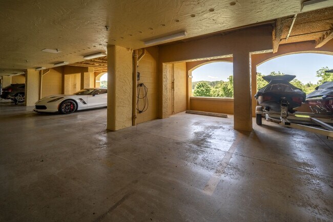 Building Photo - Harbor Crest condo for rent