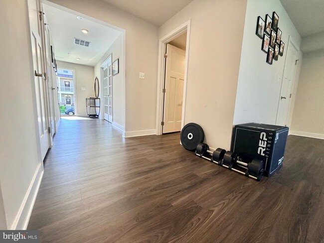 Building Photo - 8627 Satinwood Dr