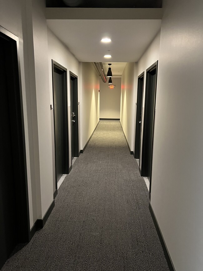 Building Photo - 2124 E 6th St