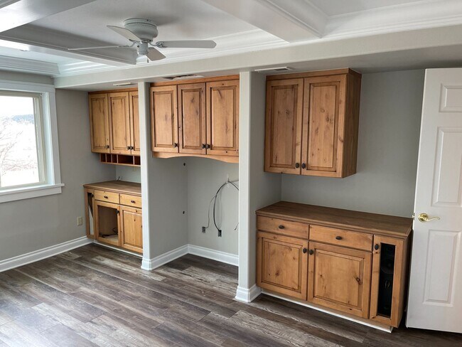 Building Photo - Charming Remodeled 5bd Country Home in Pal...