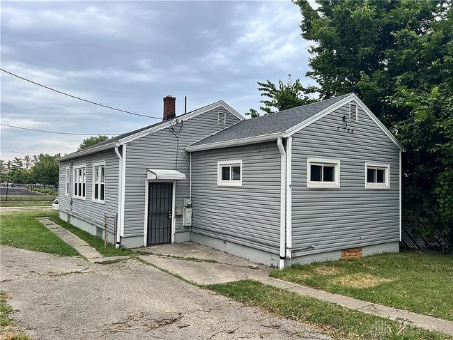 Building Photo - 3234 Oakridge Dr