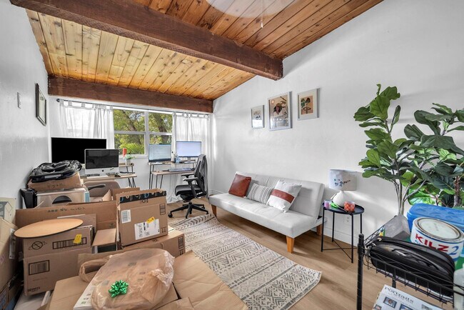 Building Photo - 740 E Coco Plum Cir