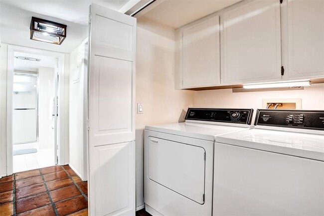 Building Photo - 1212 SE 2nd Ct