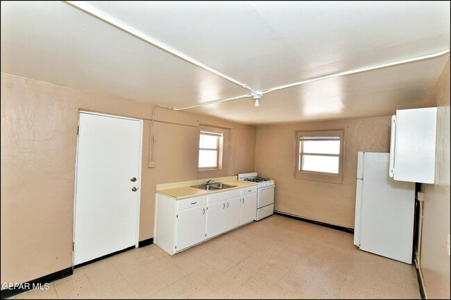 Building Photo - 8058 Gilbert Dr