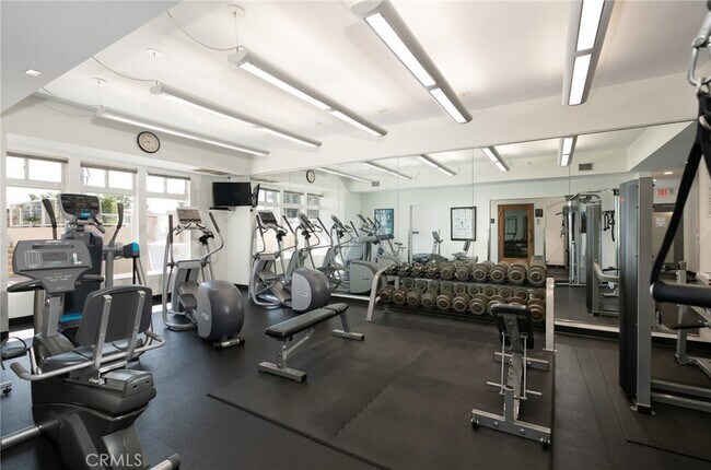 Building Photo - 488 E Ocean Blvd