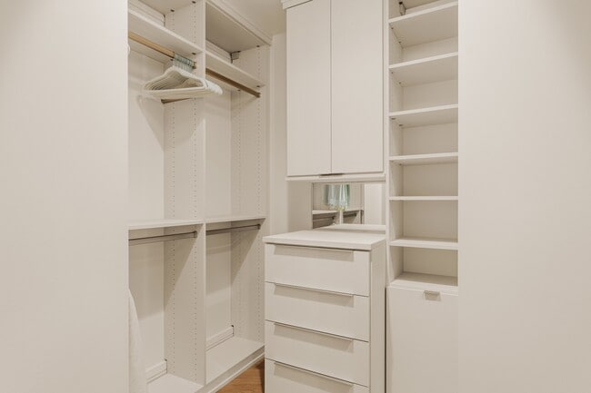 Building Photo - 211 Elm Ct