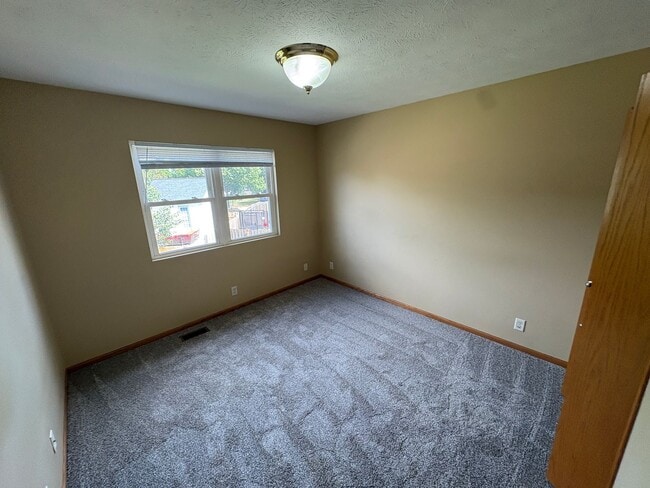 Building Photo - 6834 Whitewater Ln