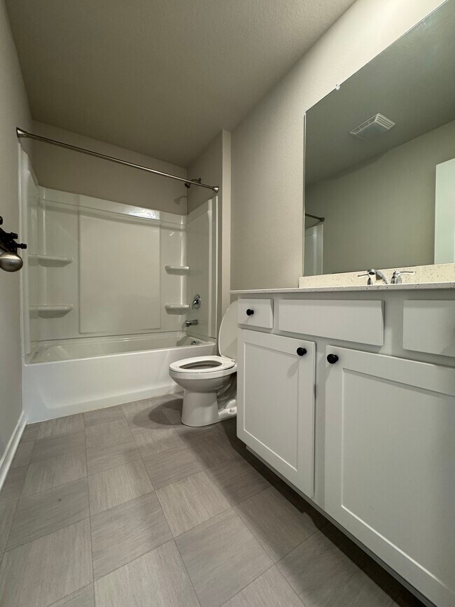 Building Photo - 2200 Barry Dr