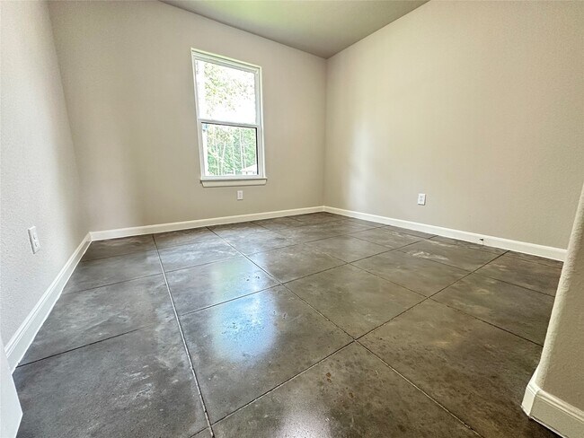 Building Photo - 10796 Royal Magnolia Dr