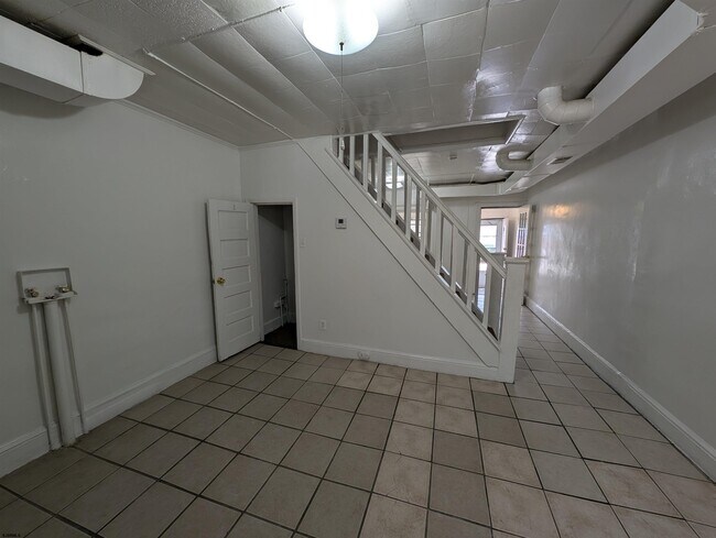 Building Photo - 349 N Ocean Ave