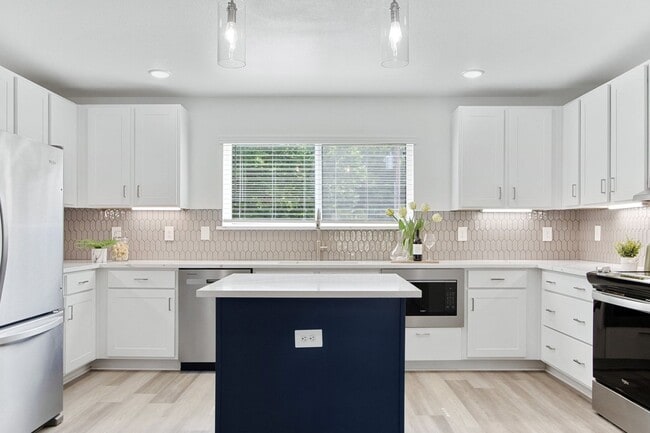 Building Photo - ** MOVE IN SUMMER 6/28/2028 **  4 Bedroom ...