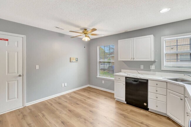 Building Photo - The Lakes