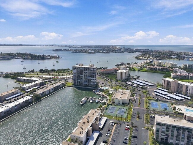 Building Photo - 7625 Sun Island Dr S