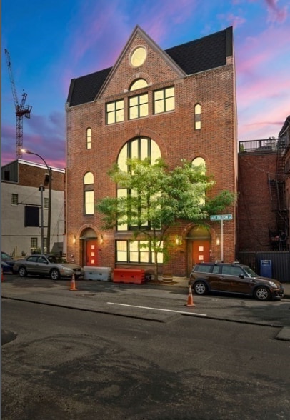 Building Photo - 136 Arlington St