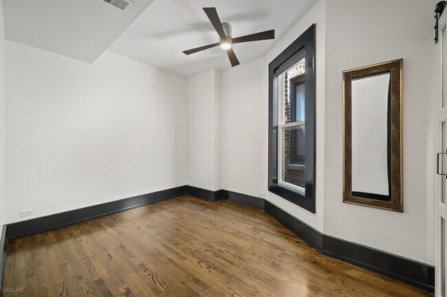 Building Photo - 3513 N Sheffield Ave