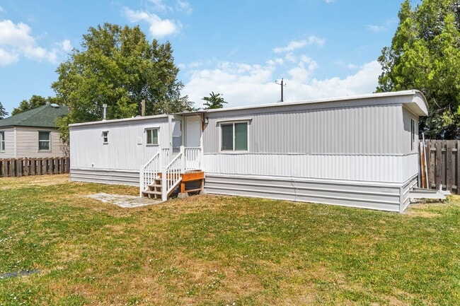 Primary Photo - 2 Bed 1 Bath Single Family Home in Spokane...
