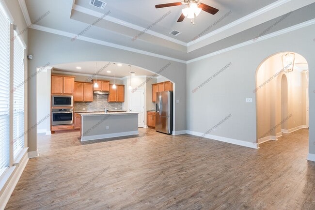 Building Photo - Magnificent home in Wyndham Hill Community!