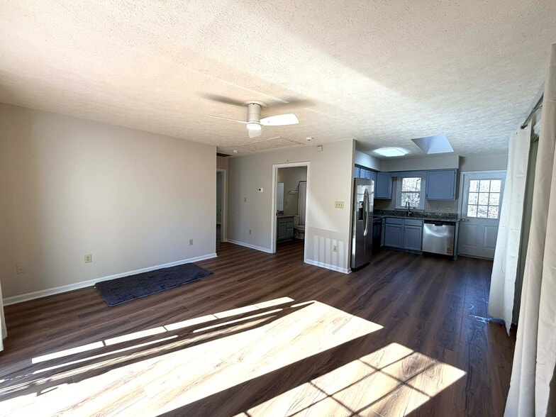 Living room - 2721 Linden Ln