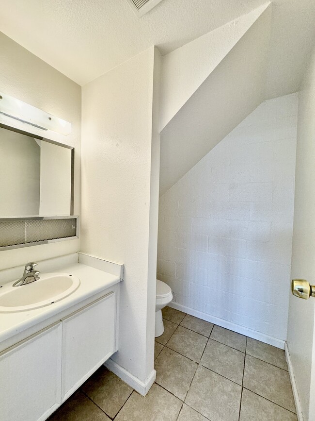 Building Photo - Spacious 2-Bed, 2-Bath Townhome for Rent w...