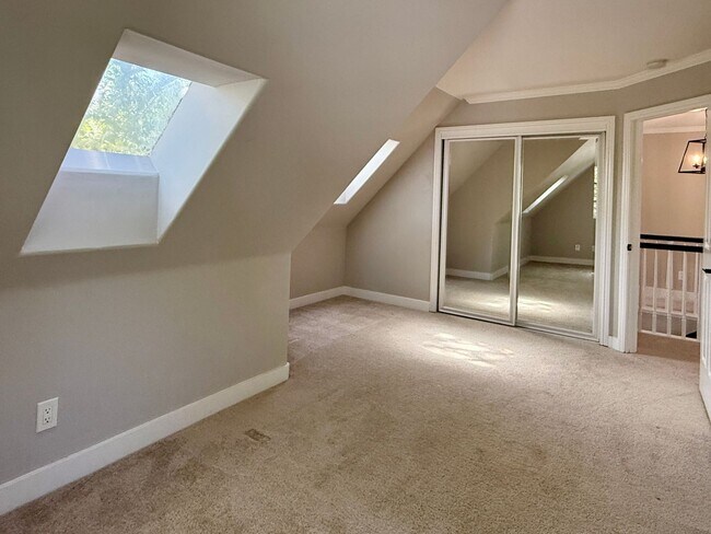 Building Photo - Stunning 4 Bedroom 3 Bath Home in Campbell