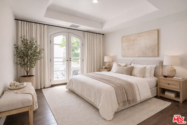 Building Photo - 353 S Reeves Dr