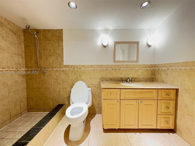 Building Photo - 2406 McKinley St