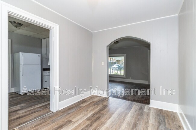 Building Photo - 2647 Selma Ave