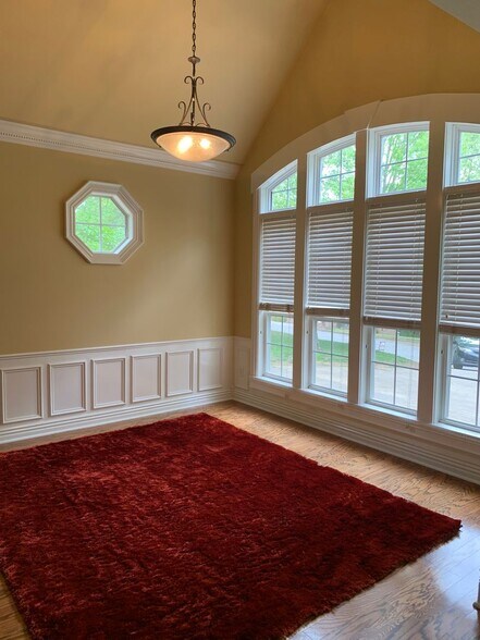 Building Photo - 300 Genesis Dr