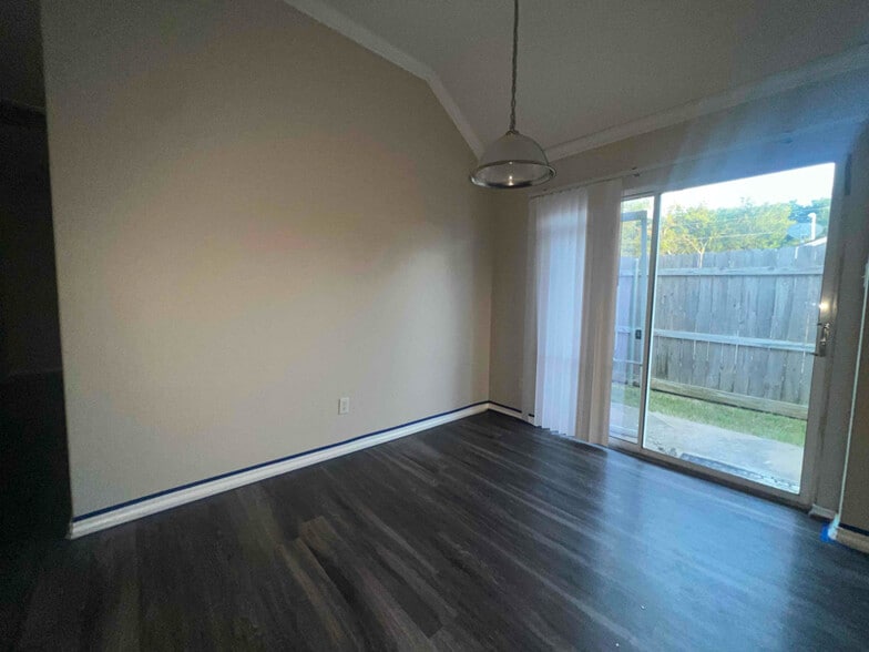 Building Photo - 812 Becard Dr
