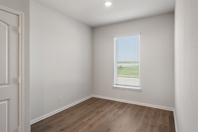 Building Photo - 1000 Camelia Grv Ct
