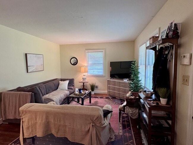 Building Photo - Duplex close to UNC Hospitals