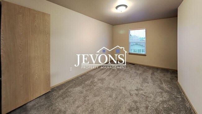 Building Photo - 702 N 29th Ave