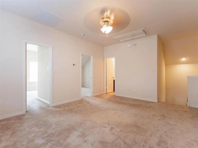 Building Photo - 2601 Sun Creek Dr
