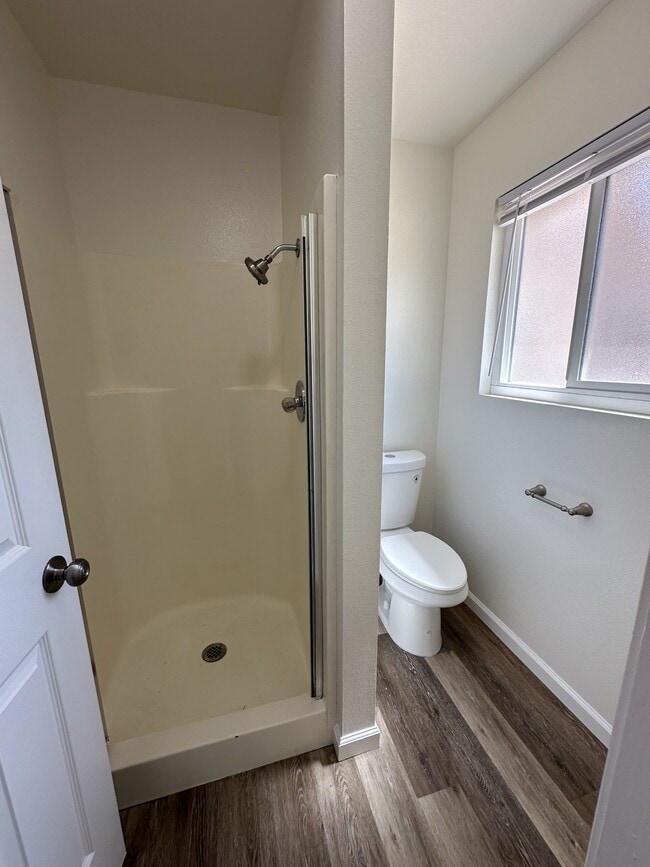 Building Photo - 1107 E Sunnyview Ave