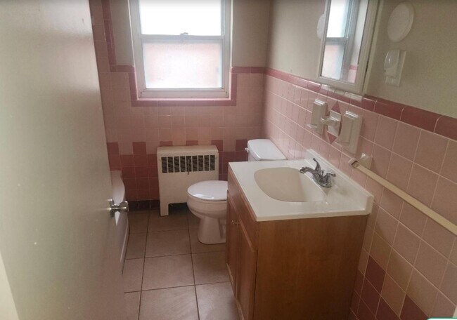 Building Photo - 5009 Newfield Ave