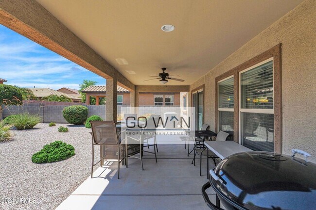 Building Photo - 4 Bed/ 2.5 bath - Beautiful Single Family ...