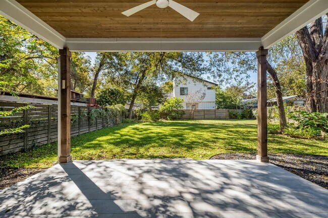 Building Photo - 3209 Govalle Ave