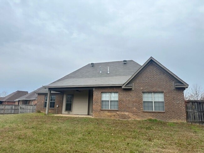 Building Photo - 3/2 with bonus room for rent in Gluckstadt!!!