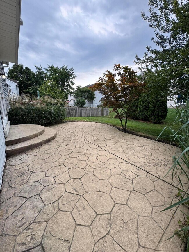 Building Photo - 8577 Clover Glade Dr