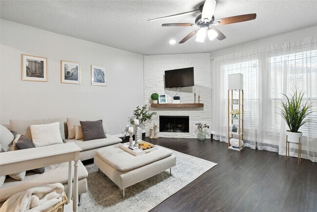 Building Photo - 2277 S Kirkwood Rd