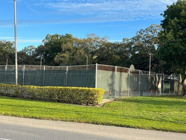 Building Photo - 9441 Evergreen Pl