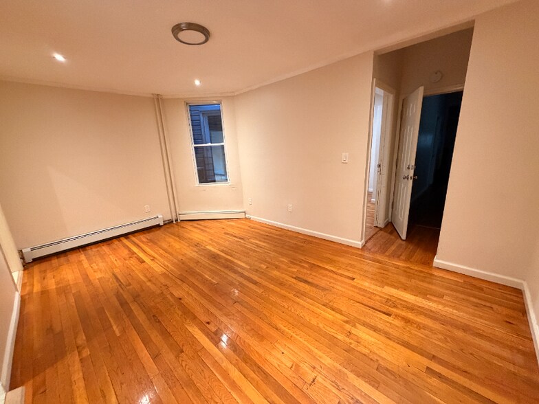 Building Photo - 2320A Powell Ave